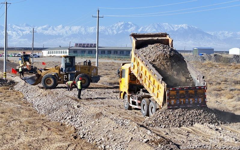 甘肅民樂:產(chǎn)業(yè)路項(xiàng)目建設(shè)“火力全開”